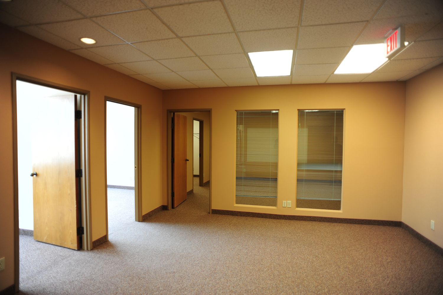 Cascade Corporate Center I: 130 E Wilson Bridge Rd, Worthington, OH 43085